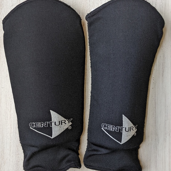 Century Martial Arts Shin/Arm Pads/Guards size Small Unisex - Picture 2 of 7